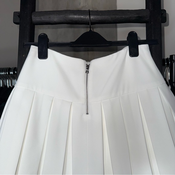 Alice + Olivia Emilie Box Pleat Mini Skirt in Off-White - Picture 10 of 12